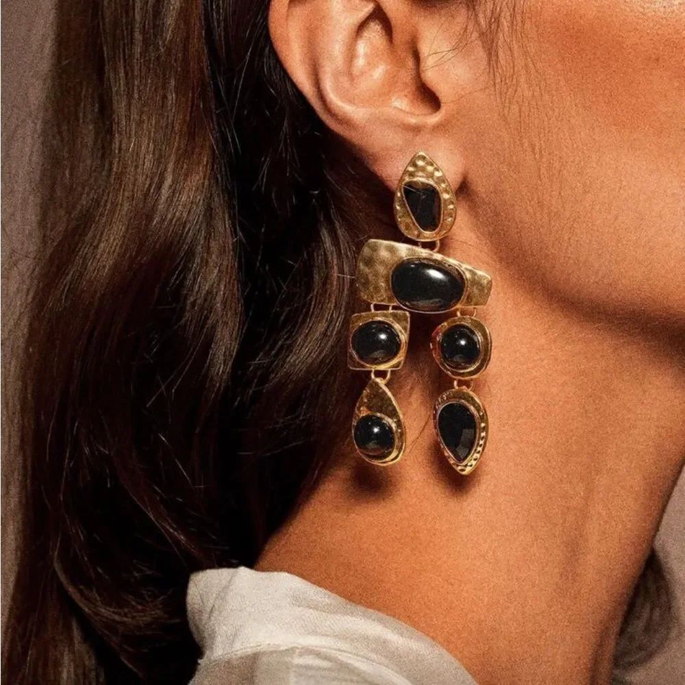 Black stone Earrings Q546